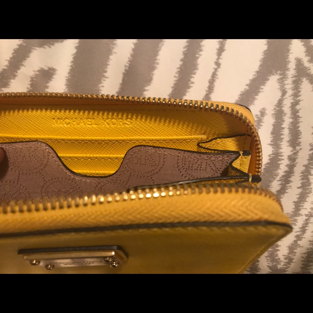 Michael Kors Wristlet/Wallet